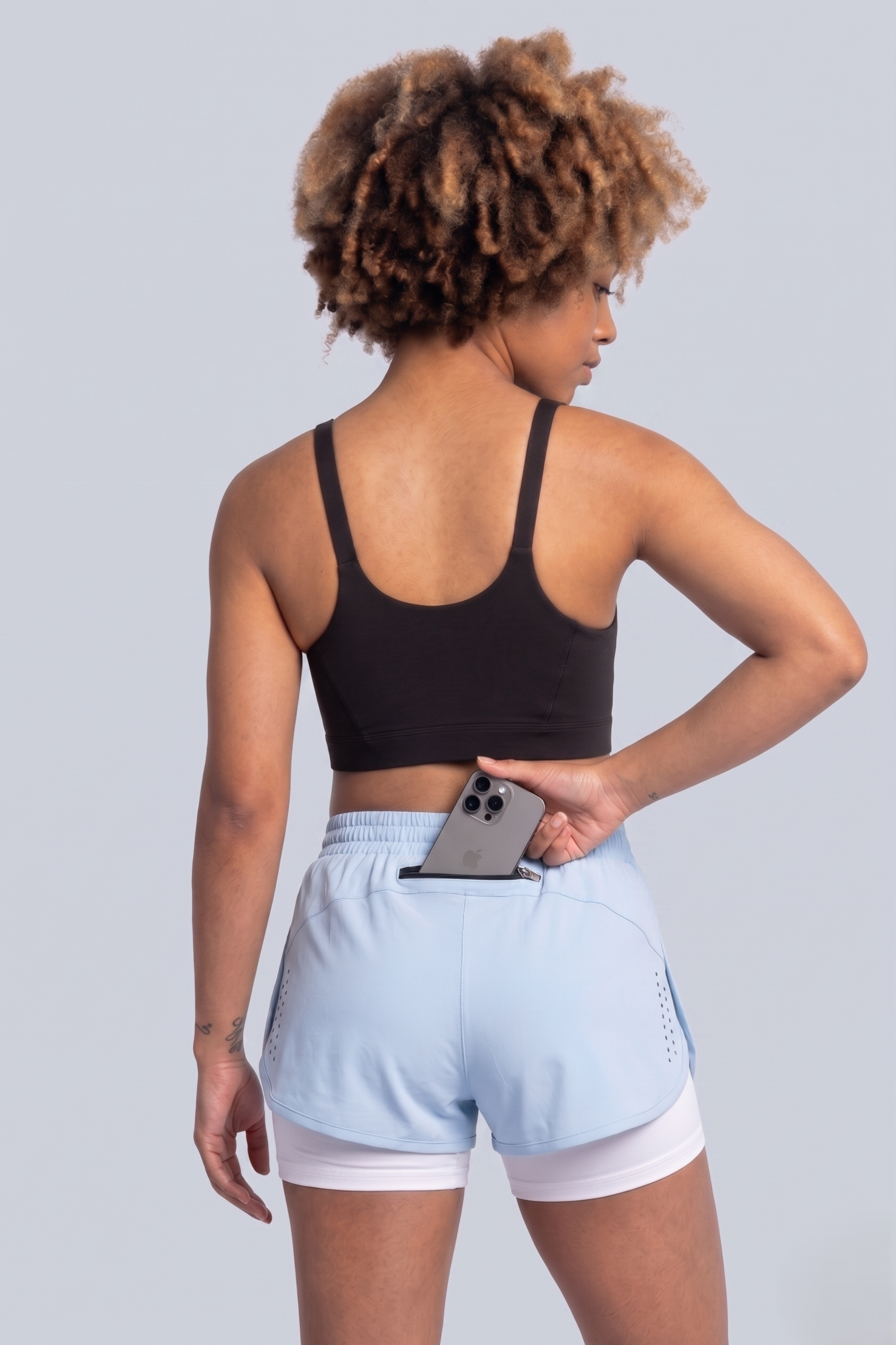 Short Running Deportivo Mujer Línea Giro con Boxer Interno y Bolsillos