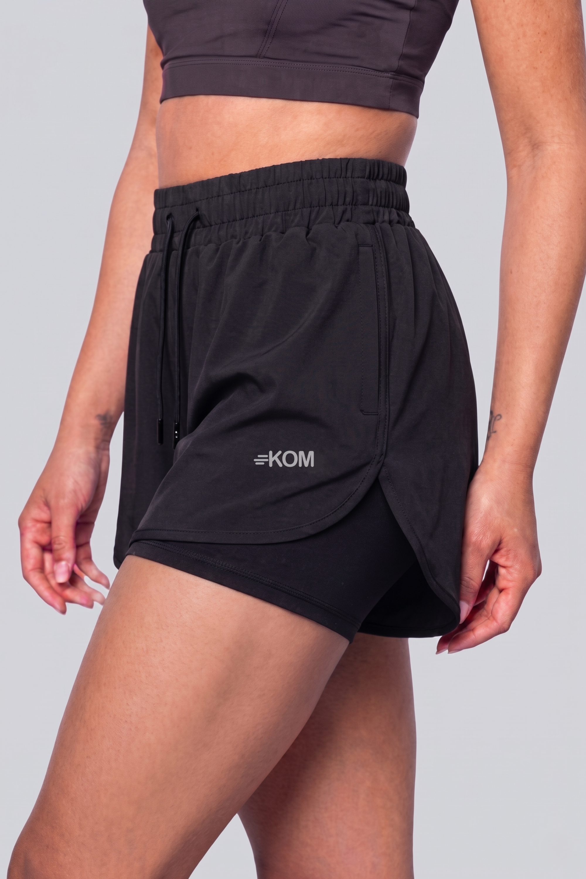Short Running Deportivo Mujer Línea Giro con Boxer Interno y Bolsillos