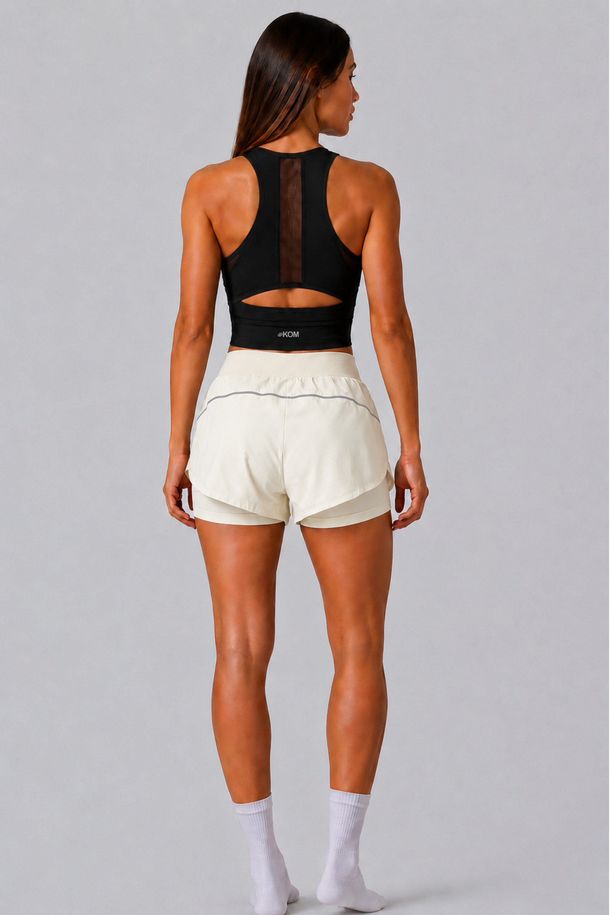 Short Running Deportivo Mujer Línea Giro PLUS con Boxer Interno y Bolsillos