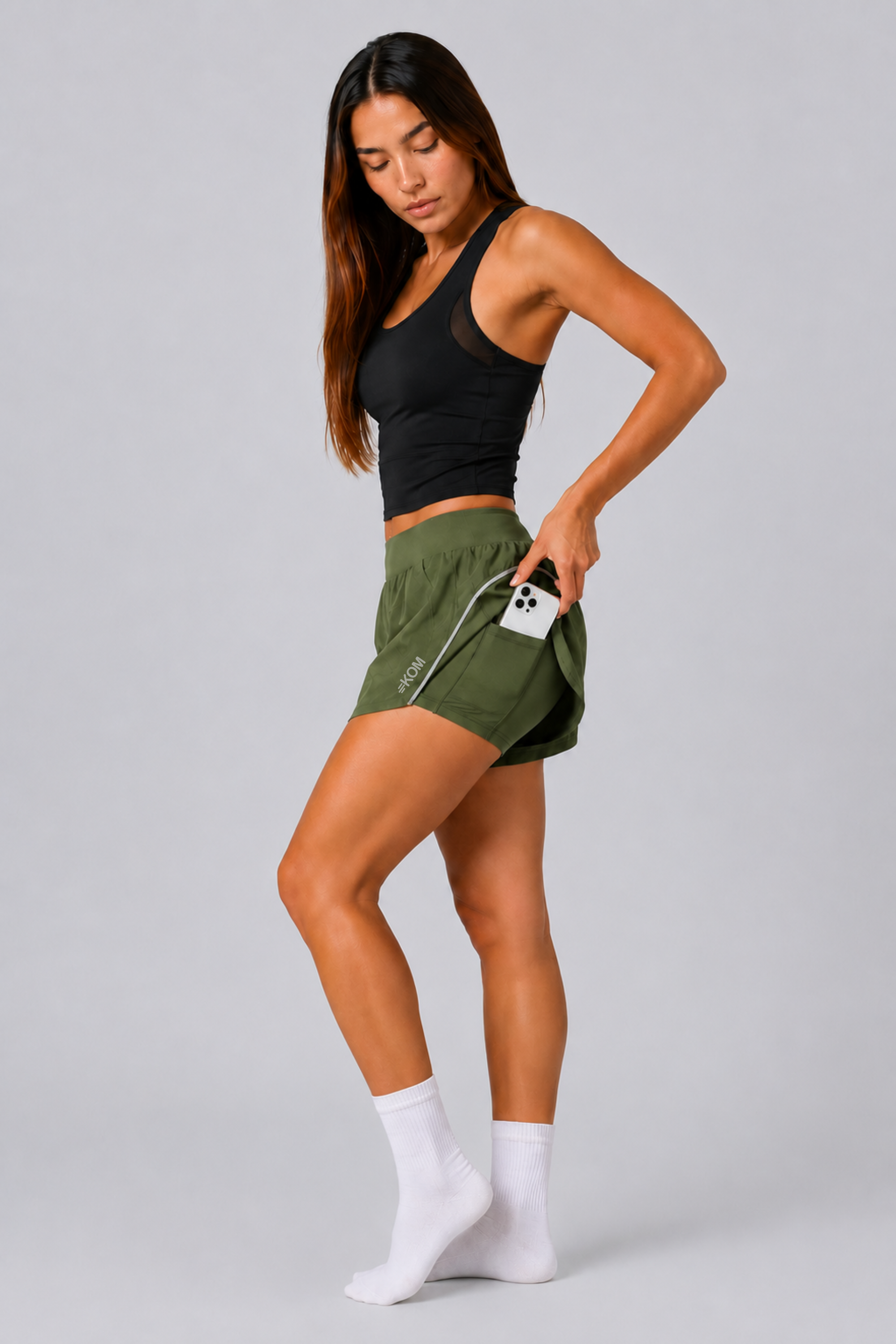 Short Running Deportivo Mujer Línea Giro PLUS con Boxer Interno y Bolsillos