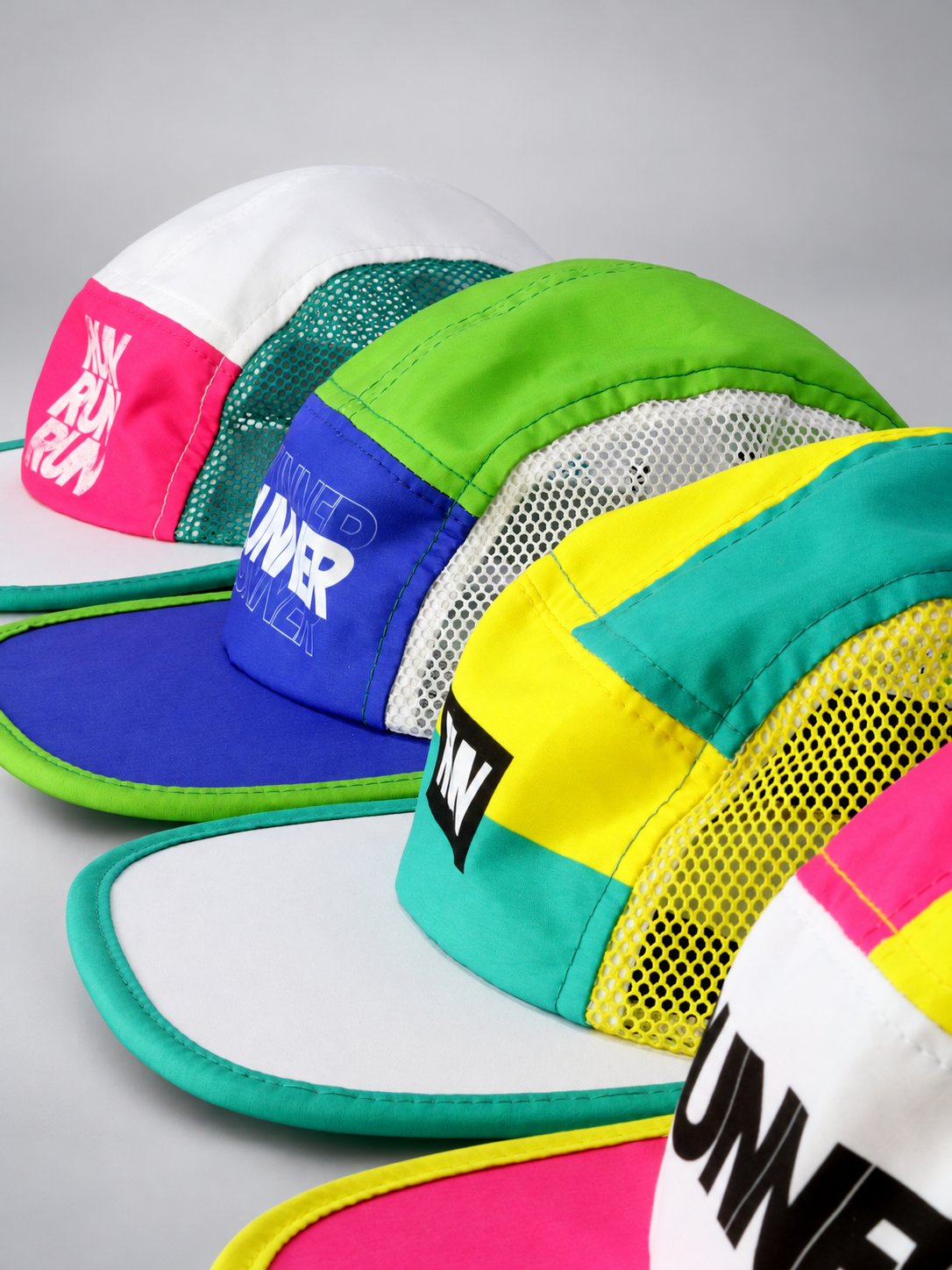 Gorra 5 paneles ventilada running